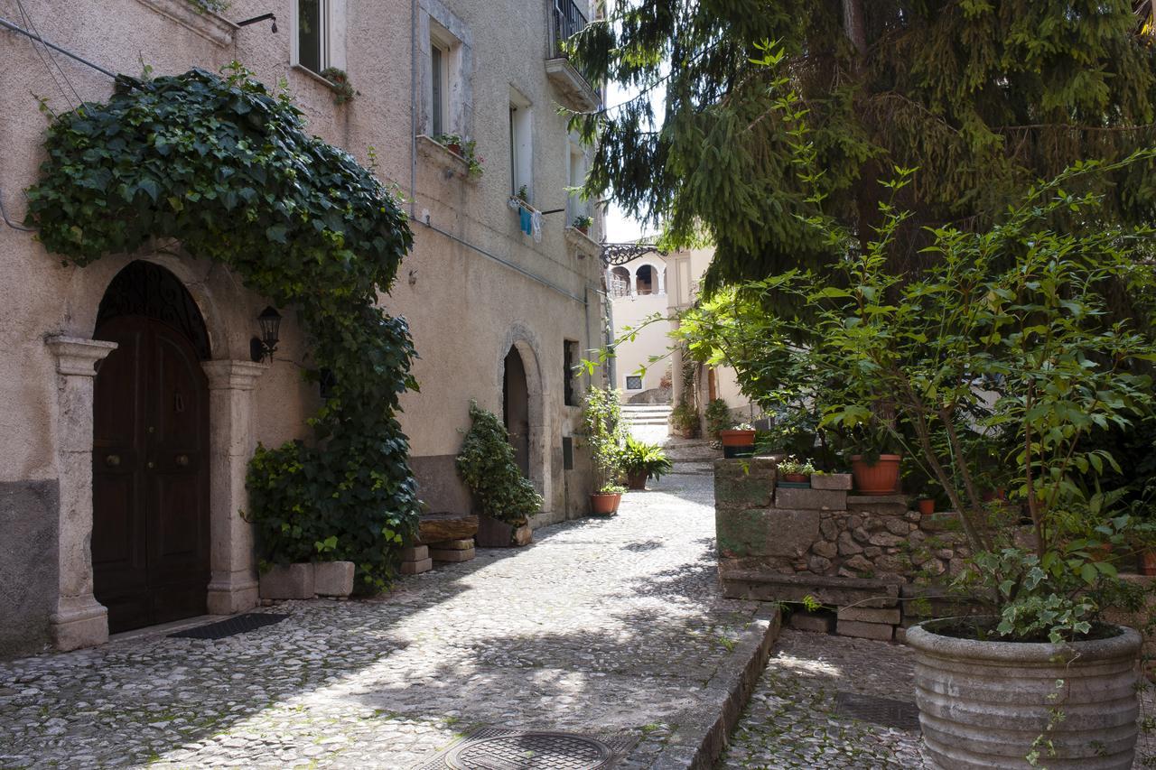 Palazzo Del Senatore Hotel Atina Exterior photo