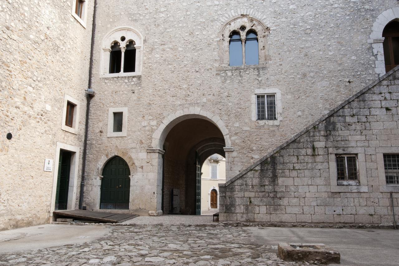 Palazzo Del Senatore Hotel Atina Exterior photo